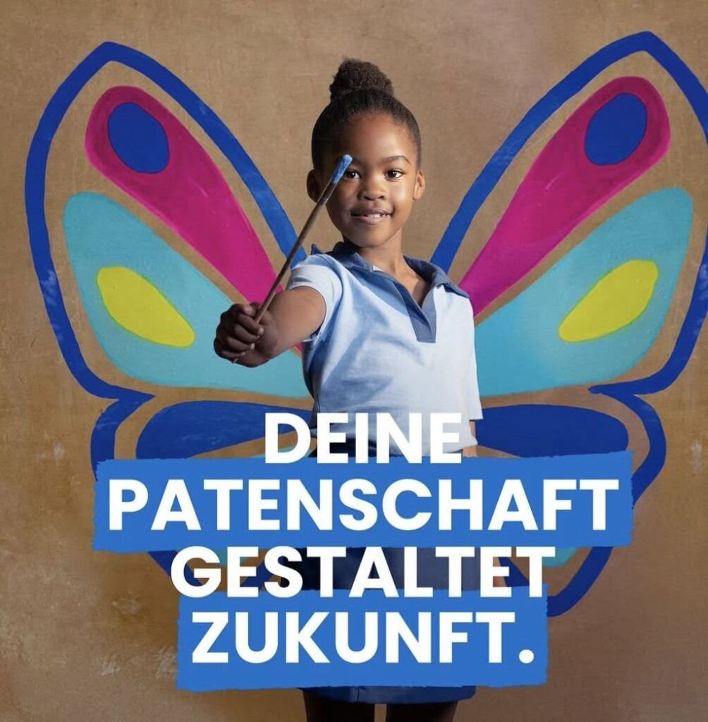 A smiling young girl stands in front of a wall with colorful butterfly wings painted on it. She holds a paintbrush forward. The German text over the image reads, Deine Patenschaft gestaltet Zukunft.